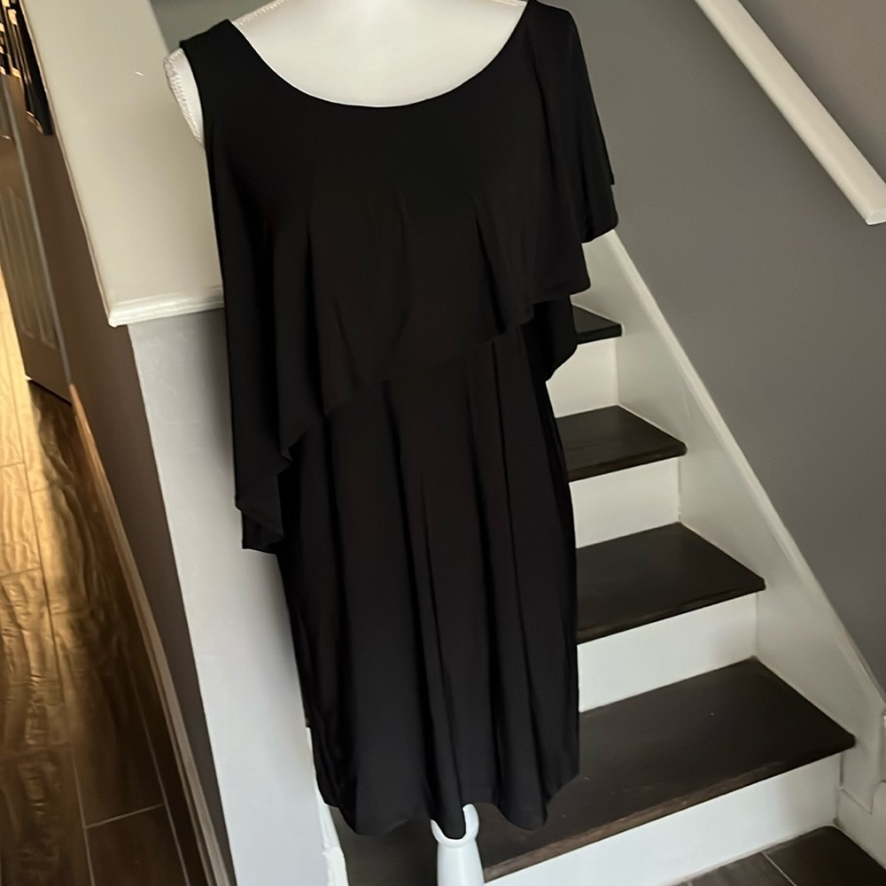 Scarlett Nite Petite  Black Dress. Sz 10P has a front drape effect & the back.